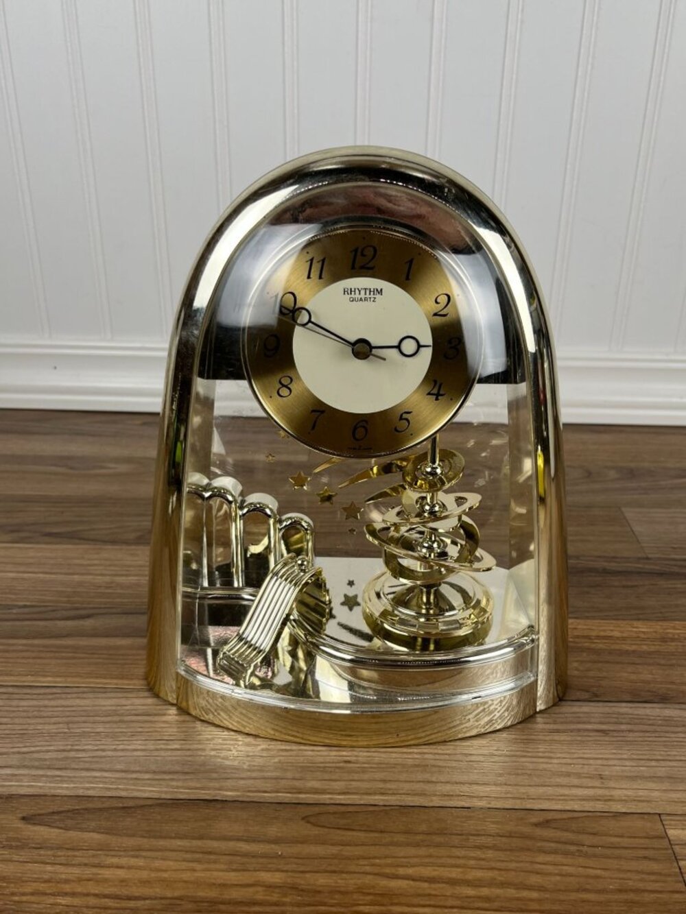 Rhythm Quartz 4SG607 Anniversary Mantel Clock Rotating Pendulum Japan READ - Picture 1 of 9